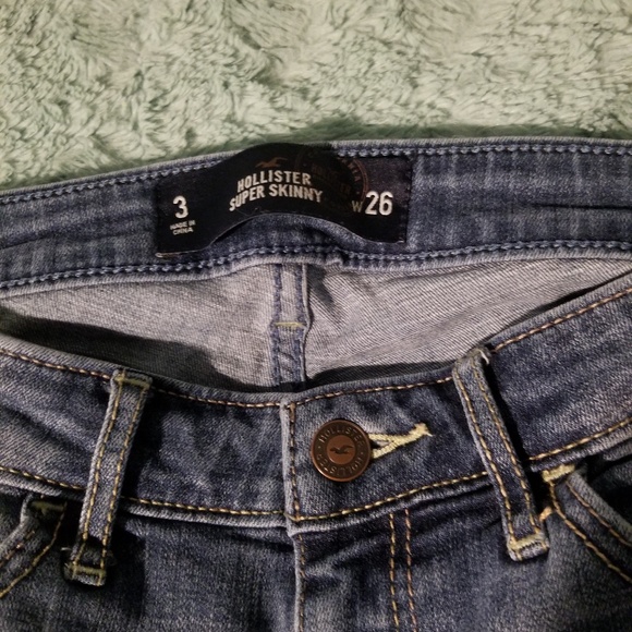 Hollister Distressed Super Skinny Jeans - Picture 5 of 5